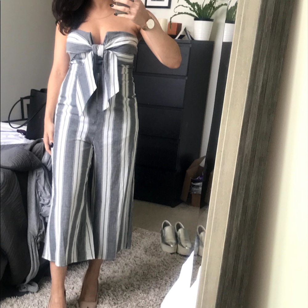 Striped jumpsuit with bow